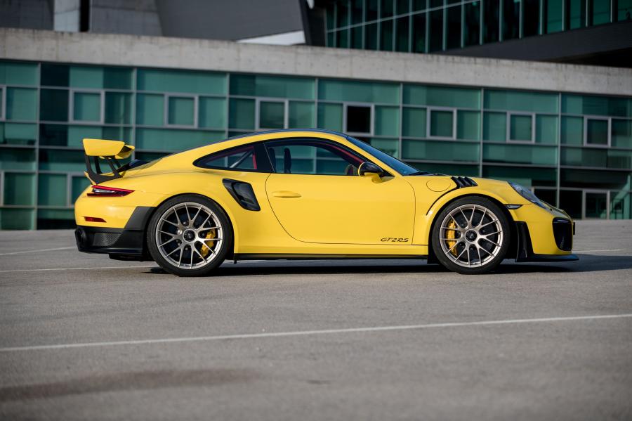  Porsche 911 GT2 RS (991) 2017 года  (WW) (фото 24 из 93)